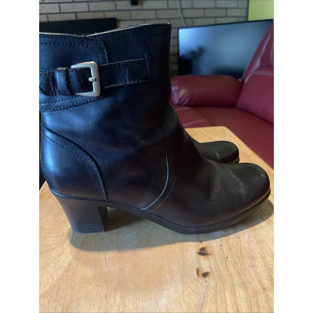 Clarks Artisan Ankle Boots Black Leather Boots Round Toe Zip Block Heel Size 8.5